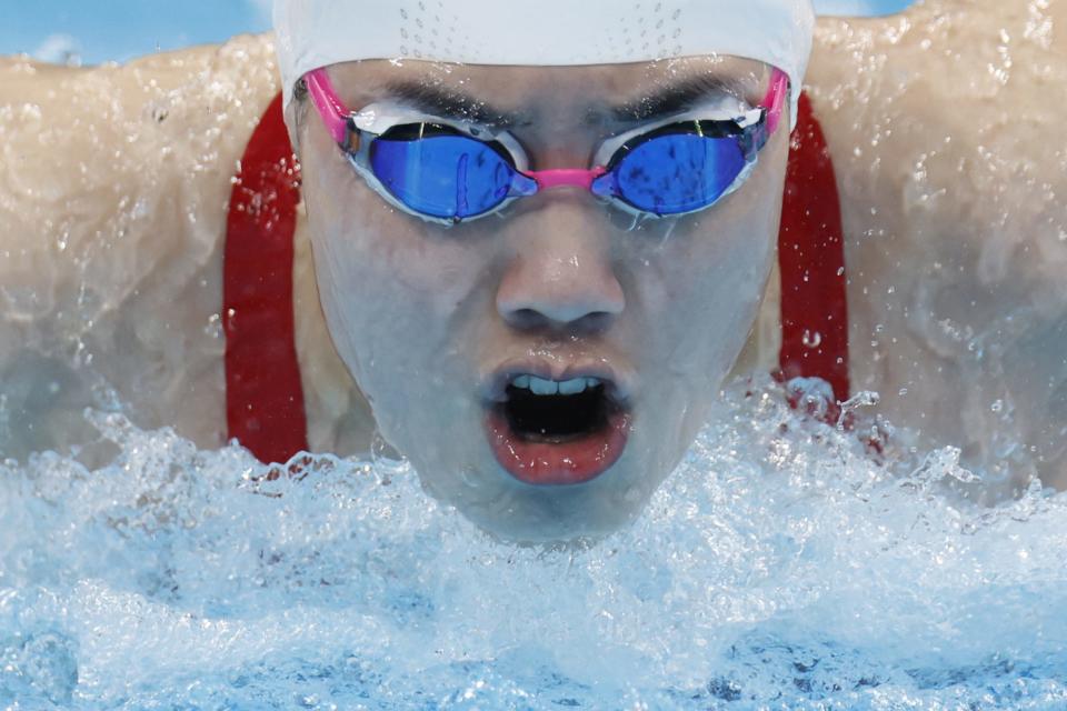 <p>Yufei of China wins gold in the women's 200m butterfly.</p>