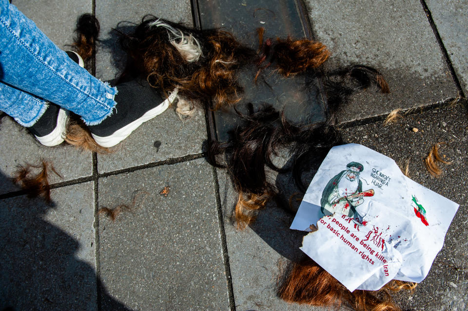 <p>En Irán, todas las mujeres mayores de 9 años deben hacer uso del hiyab y usar ropa larga y holgada para proteger su castidad. (Photo by Ana Fernandez/SOPA Images/LightRocket via Getty Images)</p> 