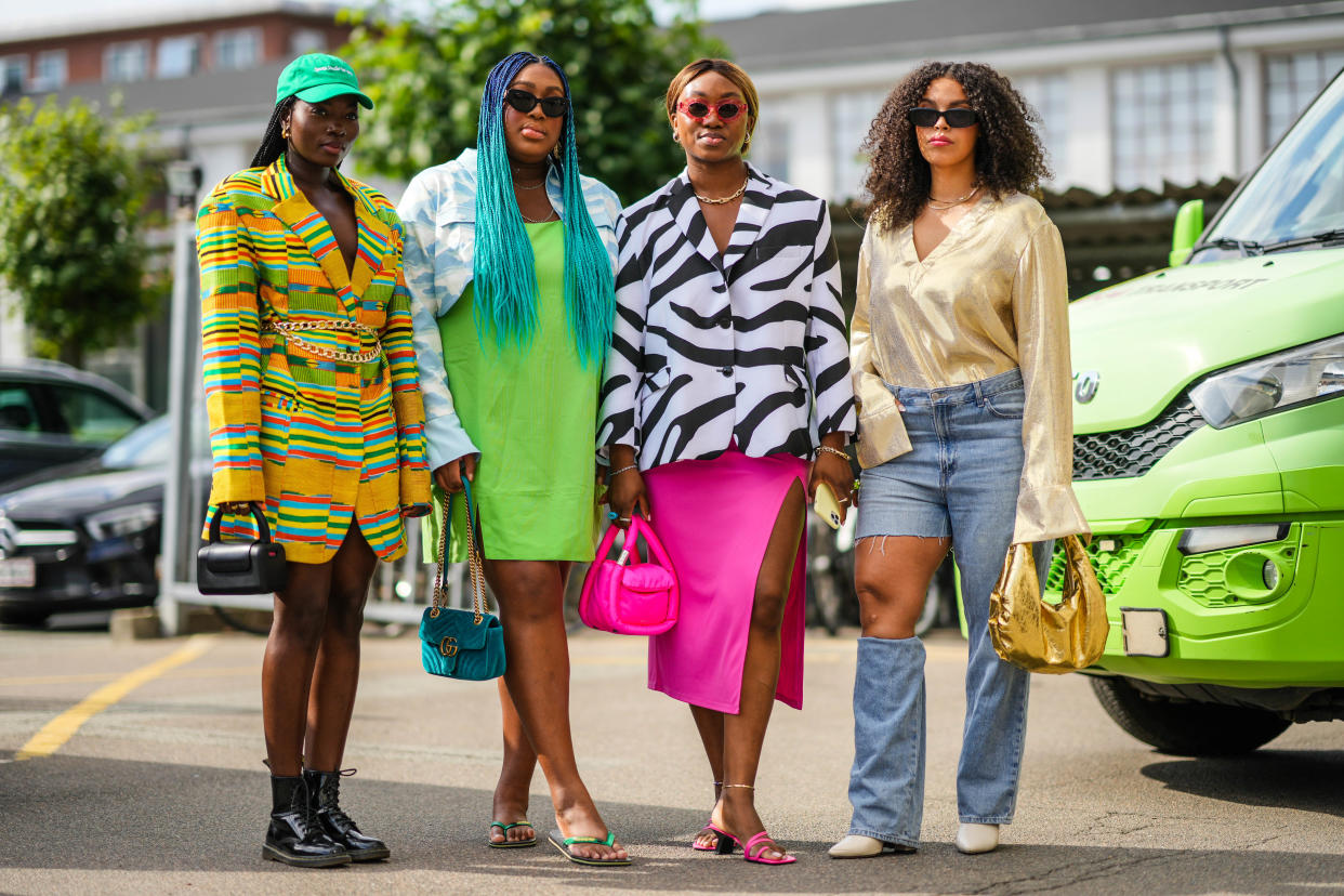 four models, street style women outside in colours and prints, nordstrom anniversary sale, nordstrom early access sale 