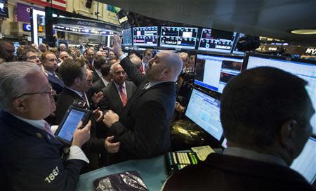 Specialist trader Peter Giacchi (C ) works on the IPO of Ally Financial on the floor of the New York Stock Exchange April 10, 2014. REUTERS/Brendan McDermid