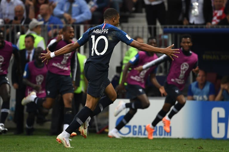 <p>À ce moment-là, l’équipe de France n’était pas encore championne du monde, Kylian Mbappé venait juste d’inscrire le but du 3-1. </p>