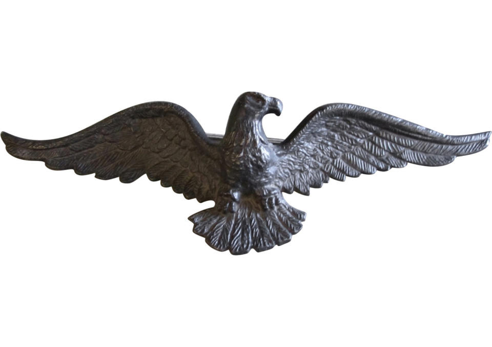 Vintage solid metal eagle. Back includes a string tied to two hooks for easy hanging.  <strong>From</strong>: <a href="https://www.onekingslane.com/sales/20059?utm_source=HuffPo&utm_medium=display&utm_content=HuffPO&utm_campaign=flags" target="_blank">One Kings Lane</a>