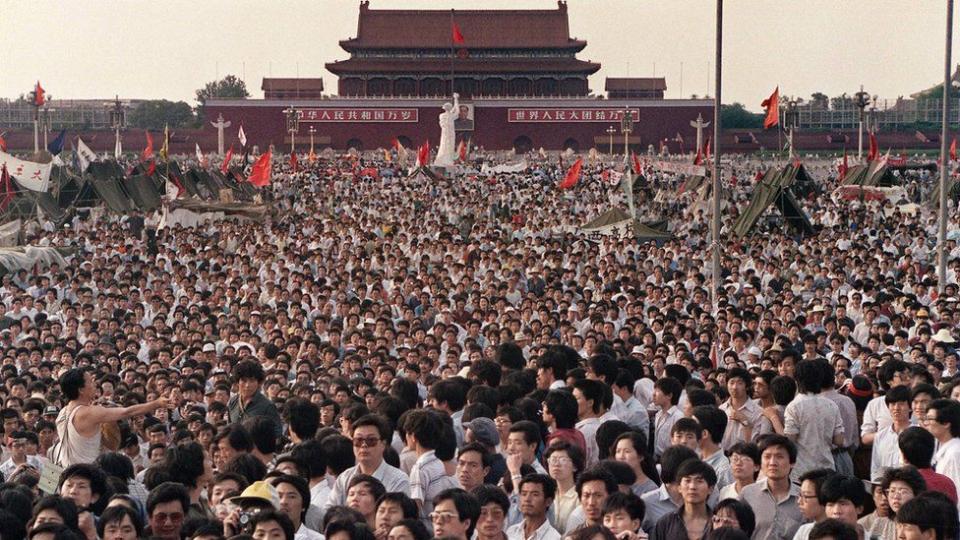 Why is Hong Kong University removing the statue?