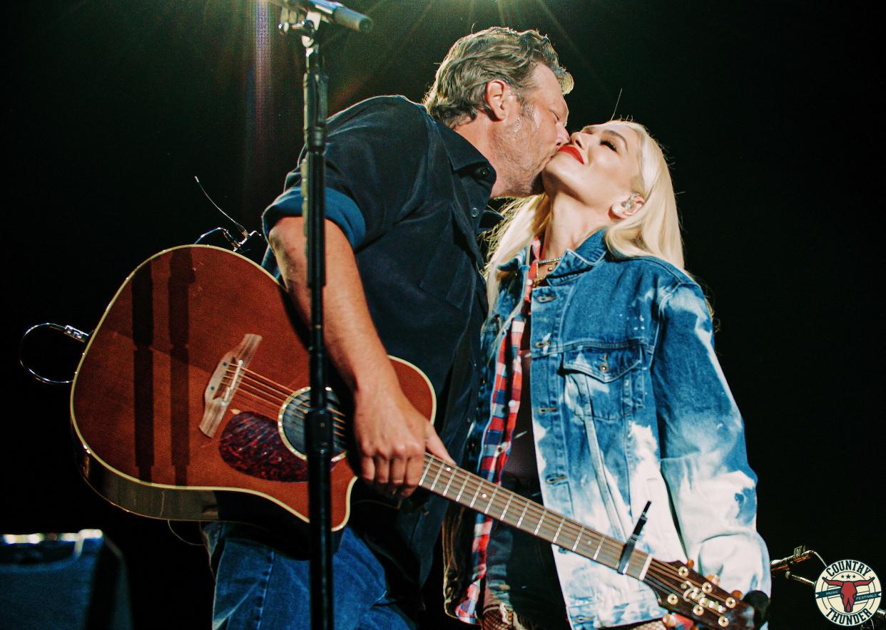 Blake Shelton and Gwen Stefani on stage at Country Thunder Arizona on Friday, April 8, 2022