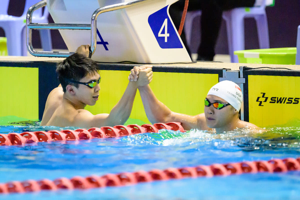 Singapore swimmer Jonathan Tan (left) celebrating his men's 50m freestyle win with compatriot and defending champion Teong Tzen Wei. (PHOTO:: SNOC/Andy Chua)