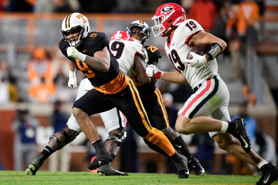 Tennessee defensive lineman/linebacker Tyler Baron (9) defends against Georgia tight end Brock Bowers (19) during an SEC football game between Tennessee and Georgia at Neyland Stadium in Knoxville, Tenn. on Saturday, Nov. 13, 2021.