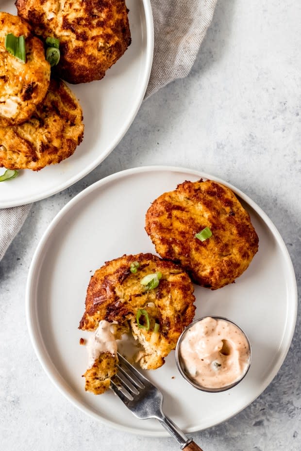 <p>Wanderlust and Wellness</p><p>Easy and full of flavor, these air fryer tuna cakes are just what you need for a simple dinner recipe. No messy pans or grease, just pop them in the air fryer and you’ll have dinner ready in under 15 minutes.</p><p><strong>Get the recipe: <a href="https://wanderlustandwellness.org/air-fryer-tuna-cakes/" rel="nofollow noopener" target="_blank" data-ylk="slk:Air Fryer Tuna Cakes;elm:context_link;itc:0;sec:content-canvas" class="link ">Air Fryer Tuna Cakes</a></strong></p>