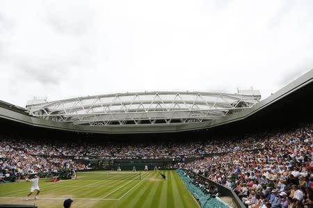 Britain Tennis - Wimbledon - All England Lawn Tennis & Croquet Club, Wimbledon, England - 8/7/16 General view during the match between Canada's Milos Raonic and Switzerland's Roger Federer REUTERS/Stefan Wermuth