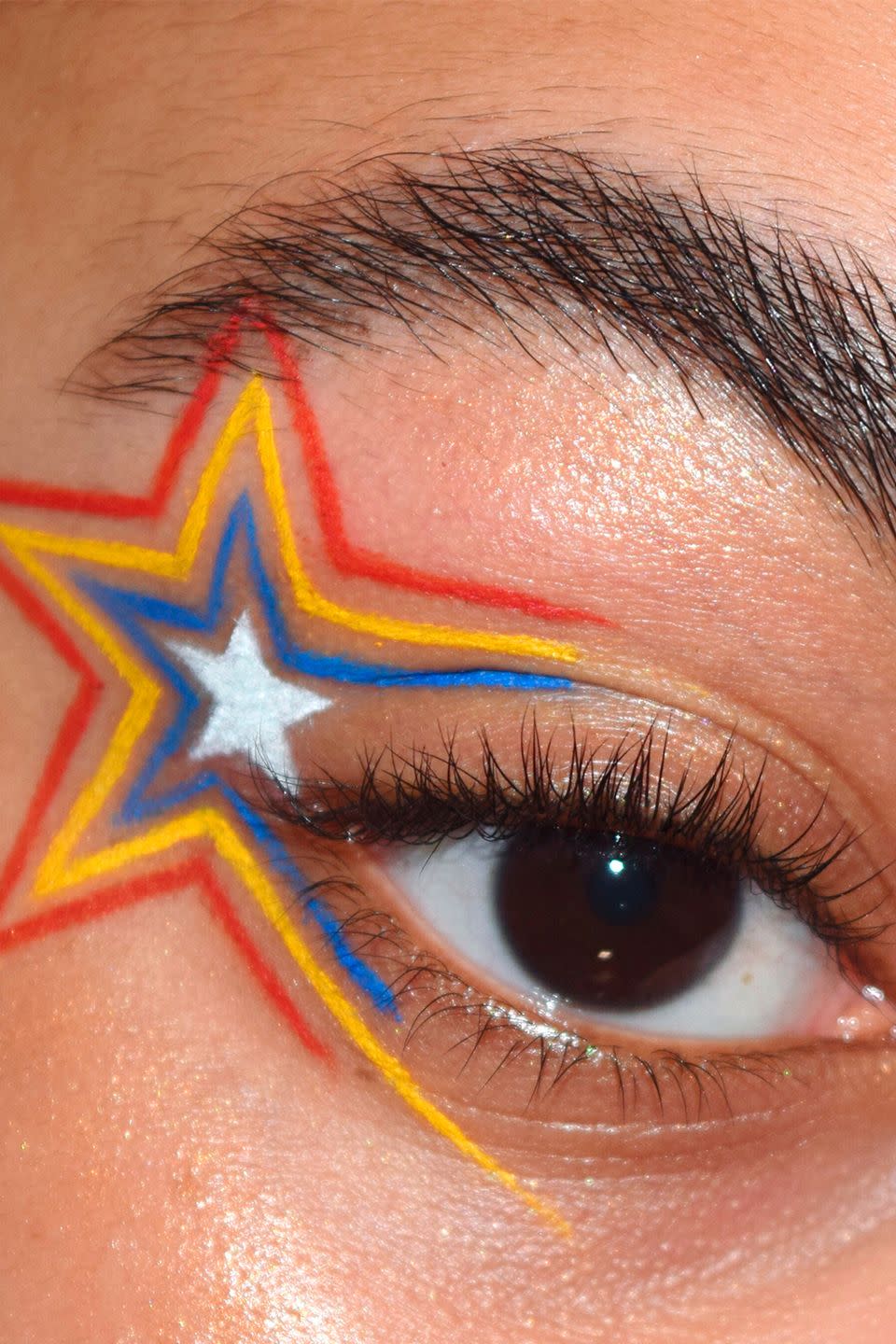 4) This Star-Themed Eye Art