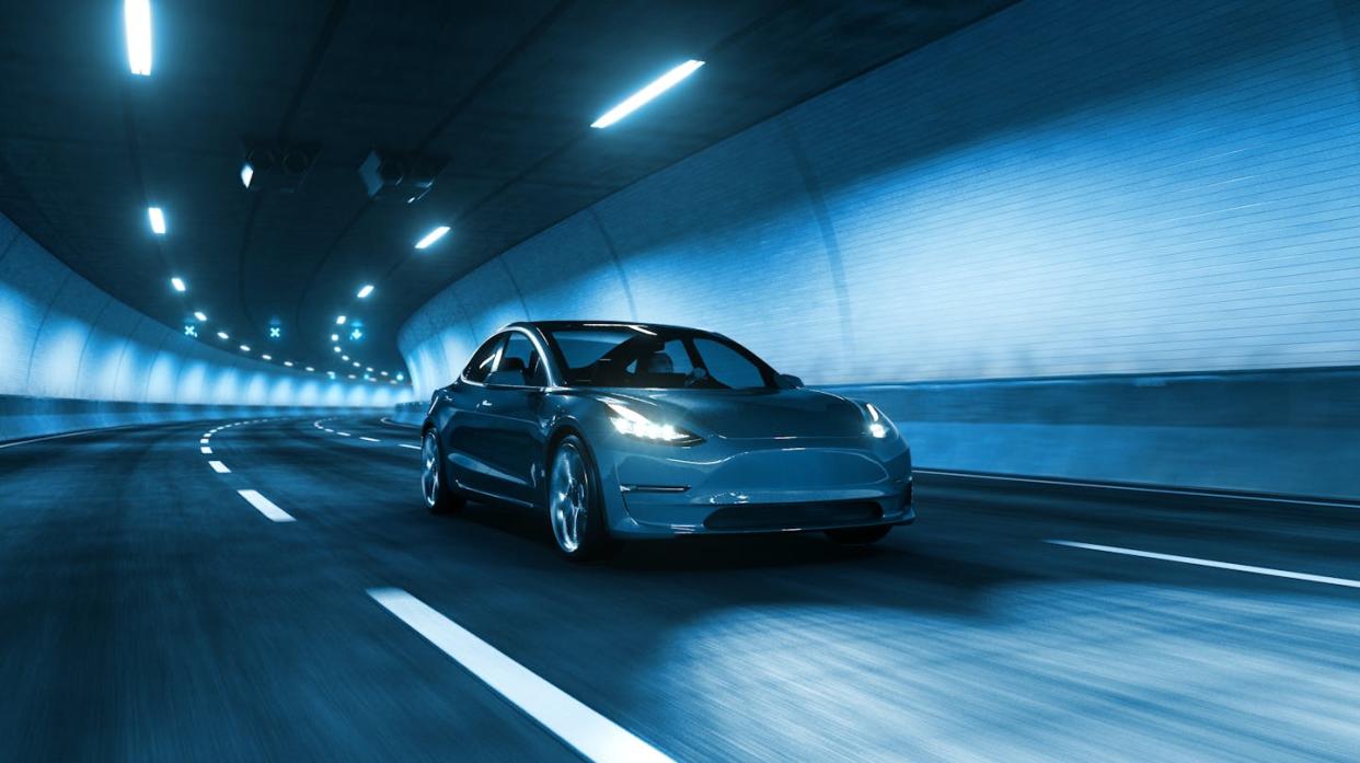 <a href="https://www.shutterstock.com/es/image-illustration/modern-electric-car-rides-trough-tunnel-1065233849" rel="nofollow noopener" target="_blank" data-ylk="slk:temp-64GTX / Shutterstock;elm:context_link;itc:0;sec:content-canvas" class="link ">temp-64GTX / Shutterstock</a>