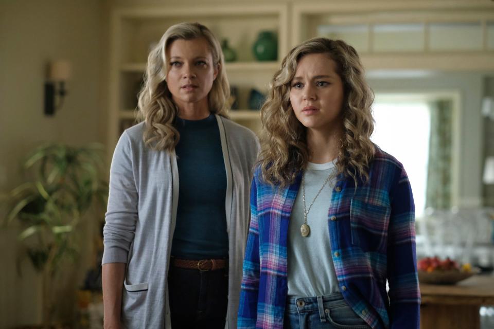 DC\'s Stargirl -- "Shining Knight" -- Image Number: STG111c_0200r.jpg -- Pictured (L-R): Amy Smart as Barbara Whitmore and Brec Bassinger as Courtney Whitmore -- Photo: Mark Hill/The CW -- © 2020 The CW Network, LLC. All Rights Reserved.