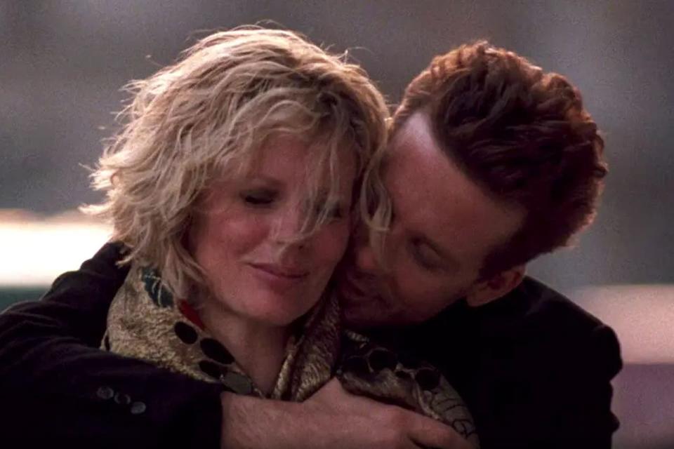 Kim Basinger y Mickey Rourke, en una escena de la película 9 semanas y media