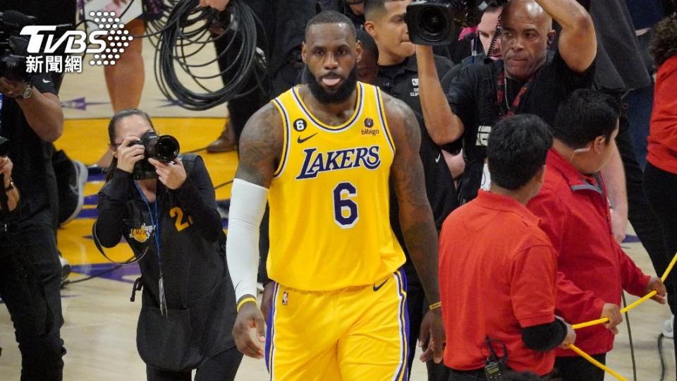 詹姆斯（LeBron James）奮戰47分鐘，攻下全場最高40分外加10籃板9助攻，仍無力避免被橫掃命運。（圖／區國強攝）