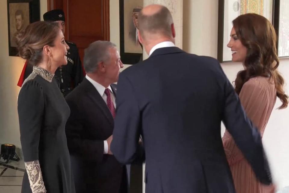 Jordan’s King Abdullah II, and Jordan’s Queen Rania greet William and Catherine, (VIA REUTERS)