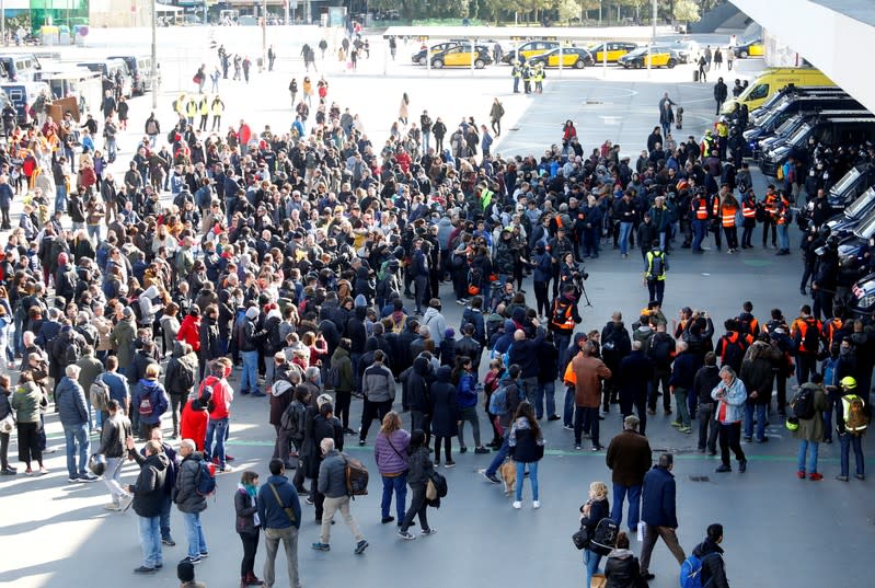 Catalan separatists protest in Barcelona