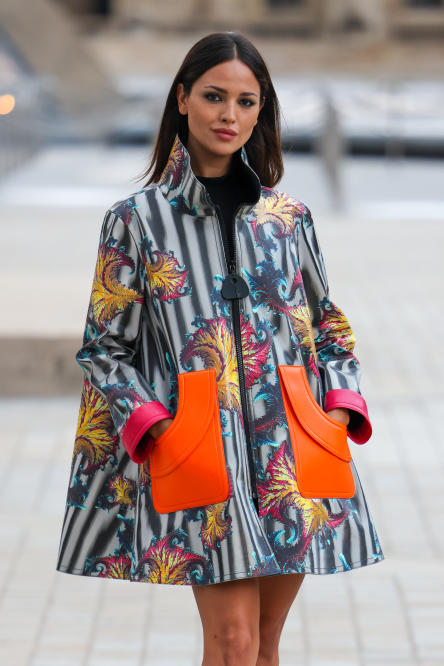 Eiza Gonzalez y su look para el desfile de Louis Vuitton - Foto 1