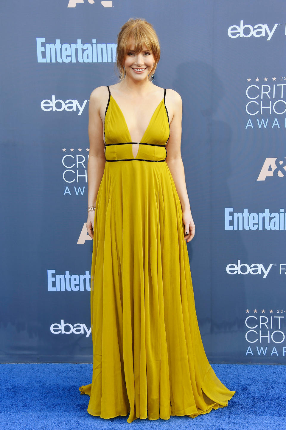 Bryce Dallas Howard had to buy her own dress from the high street for the 2016 Critics’ Choice Awards [Photo: Getty]