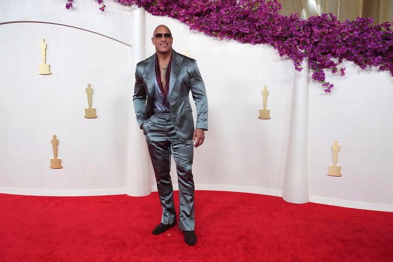 Dwayne Johnson, brillante con un traje Dolce & Gabbana