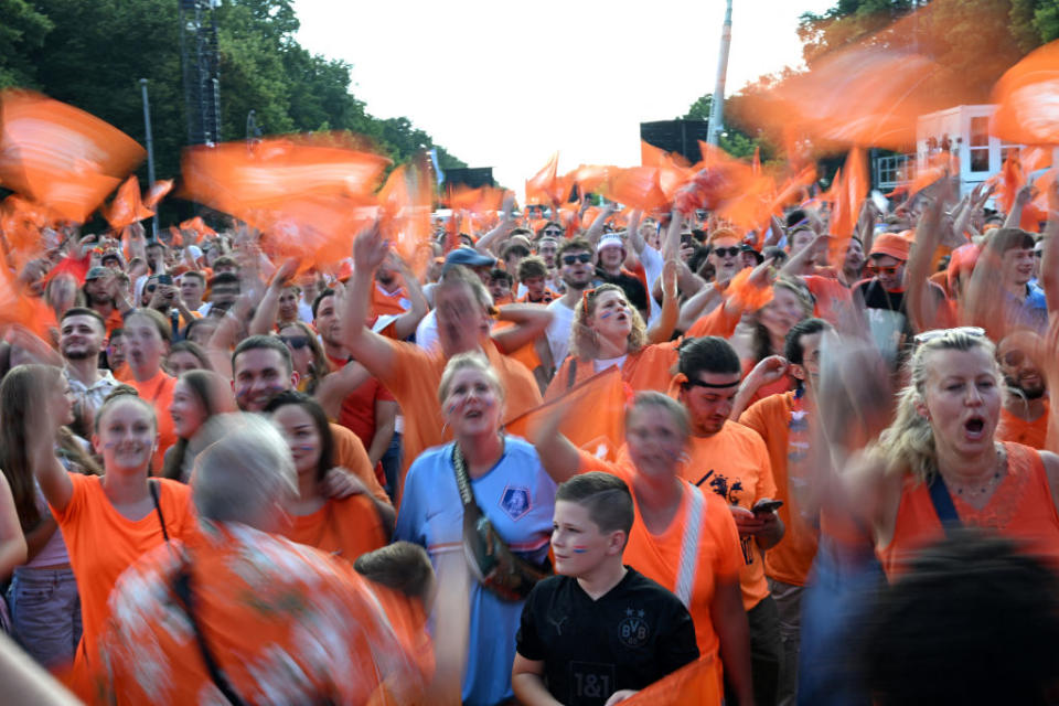 �� The Dutch are painting Munich orange ahead of Romania clash ��