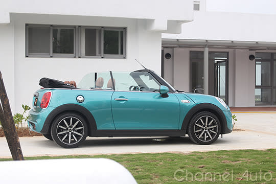 蔚藍的上空尤物 Mini Cooper S Cabrio