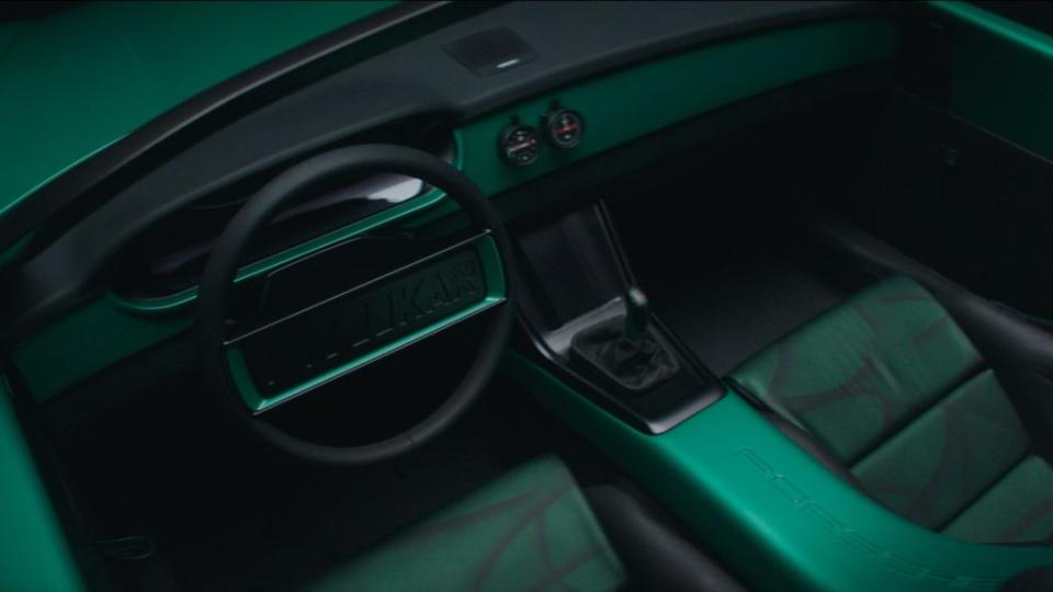 車上搭載Recaro所提供的跑車座椅，以及Tag Heuer所製造的碼錶帶來更多值得玩味的細節。(圖片來源/ Porsche)