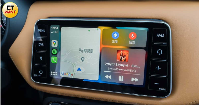 採用8吋中控螢幕配置，並可連接Apple Carplay及Andriod Auto。