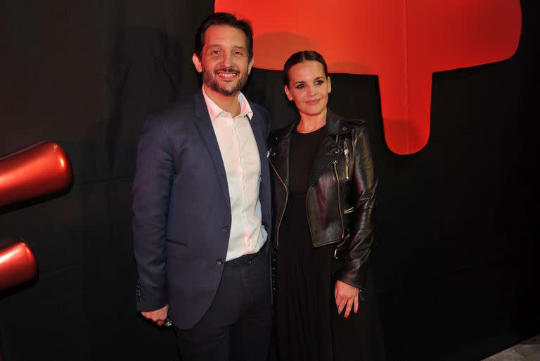 Germán Paoloski y Sabrina Garciarena, en el estadio de Obras