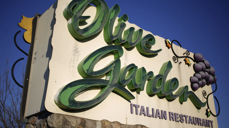 Olive Garden restaurant signage