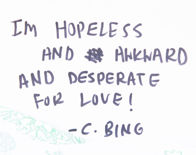 "Ich bin hoffnungslos und schwierig und verzweifelt nach Liebe", ist eines der Zitate von Chandler Bing, die in dieser Zeit besonders ans Herz gehen.