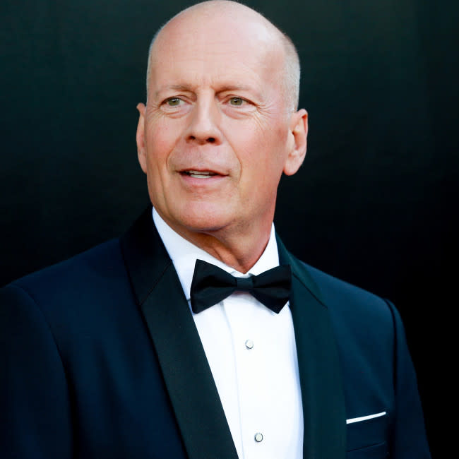 'Nada puede deprimirme, he sido atacado por terroristas, abogados y calvicie': Bruce Willis credit:Bang Showbiz