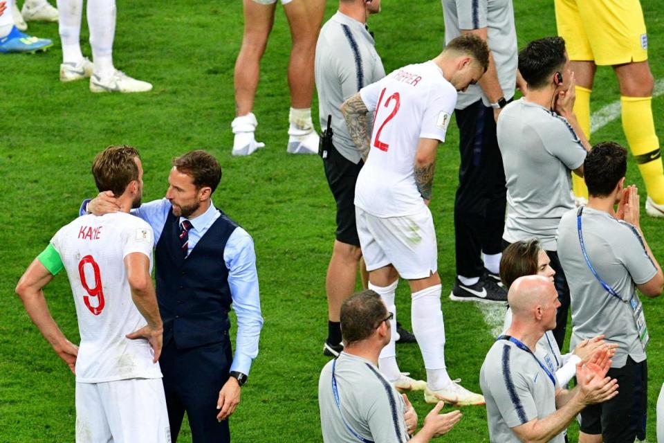 Gareth Southgate comforts captain Harry Kane (AFP/Getty Images)