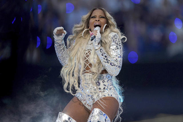 Mary J. Blige Hits High Notes in Thigh-High Boots at Grammys 2023