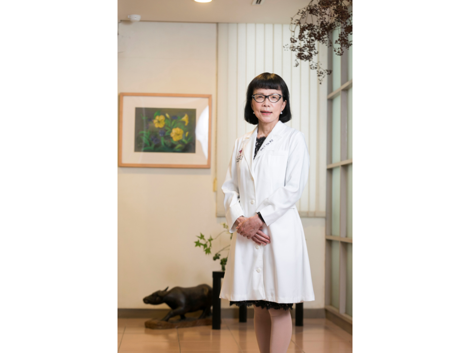 ▲林靜芸醫師，台灣第一位女性外科醫師，有整型教母之稱。（圖／聯合整形外科診所提供）