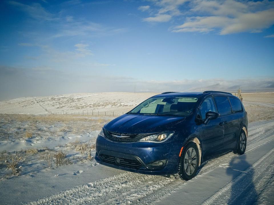 <p>2018 Chrysler Pacifica hybrid</p>