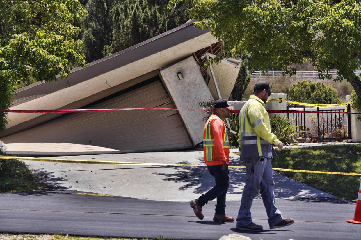 Landslide tears apart luxury homes on Southern California's Palos