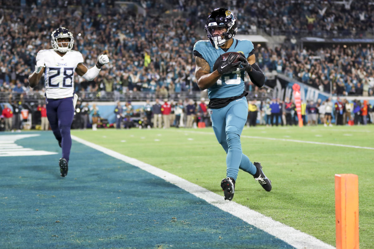 Jags return fumble for TD, beat Titans for AFC South title