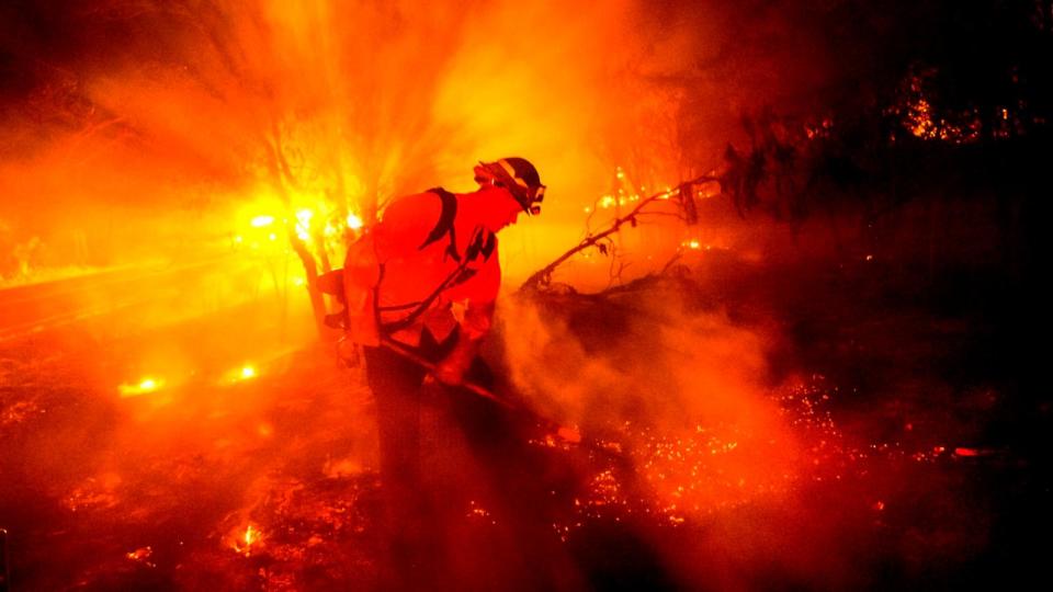 PHOTO: California Wildfires (Noah Berger/AP)