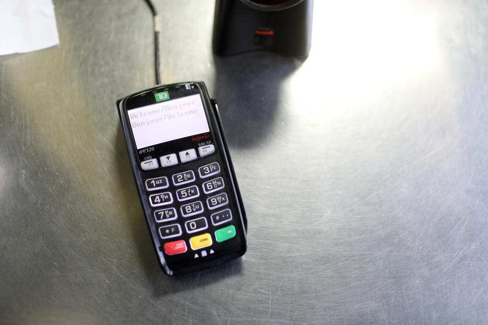 TORONTO, ON - Cash register or debit/credit card machine. Stock photo for any use. (Rene Johnston/Toronto Star) (Rene Johnston/Toronto Star via Getty Images)