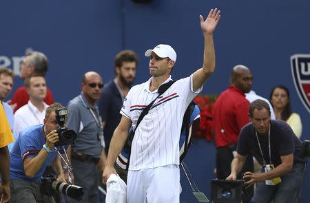 Andy Roddick of the U.S. acknowledges the crowd after his defeat to Juan Martin Del Potro of Argentina in their men's singles match at the U.S. Open tennis tournament in New York September 5, 2012. REUTERS/Adam Hunger