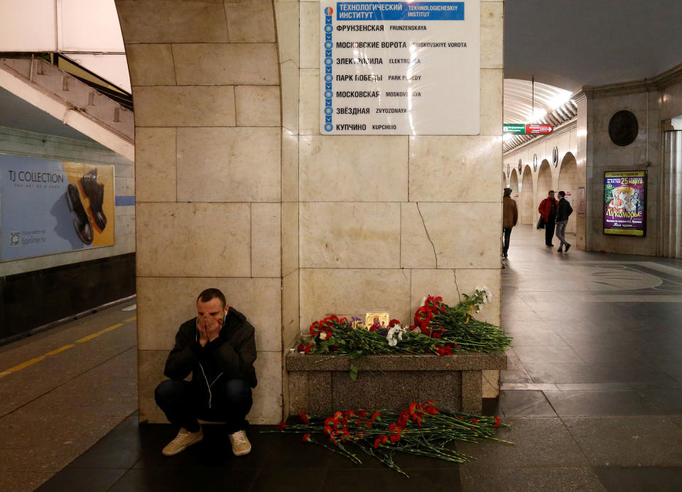 <p>APR. 4, 2017 – A man reacts next to a memorial site for the victims of a blast in St. Petersburg metro, at Tekhnologicheskiy institut metro station in St. Petersburg, Russia. (Photo: Grigory Dukor/Reuters) </p>
