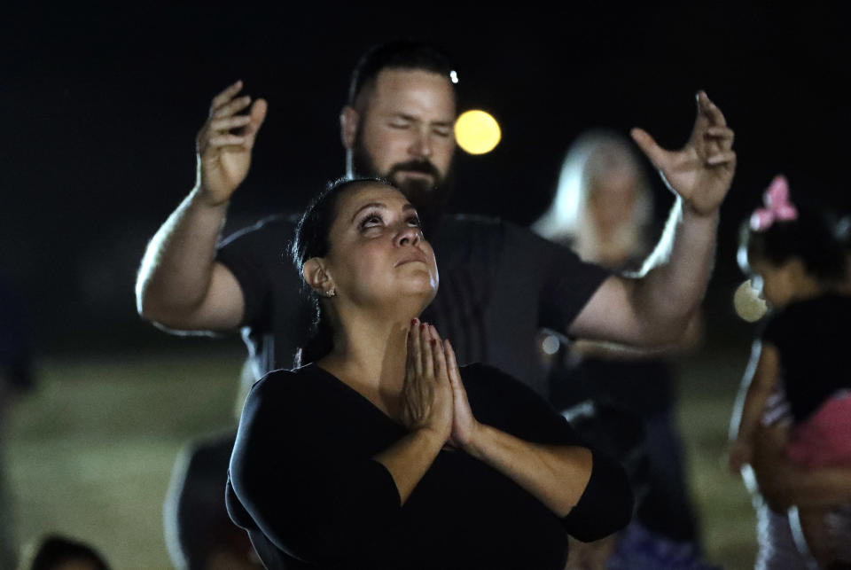 <p>Mourners pray in a vigil for the victims of the First Baptist Church shooting Monday, Nov. 6, 2017, in Sutherland Springs, Texas. (Photo: David J. Phillip/AP) </p>