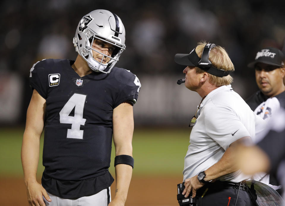 Oakland Raiders quarterback Derek Carr (L) talks with head coach Jon Gruden. (AP Photo/John Hefti)