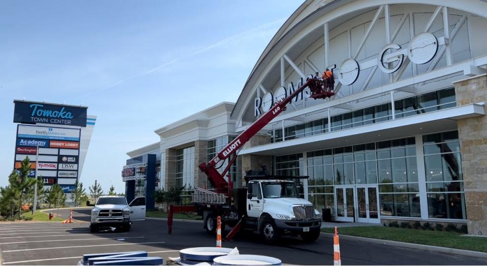 A sign for the new Rooms To Go store at Tomoka Town Center gets installed on the side facing Interstate 95, just south of LPGA Boulevard in Daytona Beach, on Thursday, June 23, 2022. The 3-in-1 store is set to hold its grand opening on Saturday beginning at 10 a.m.