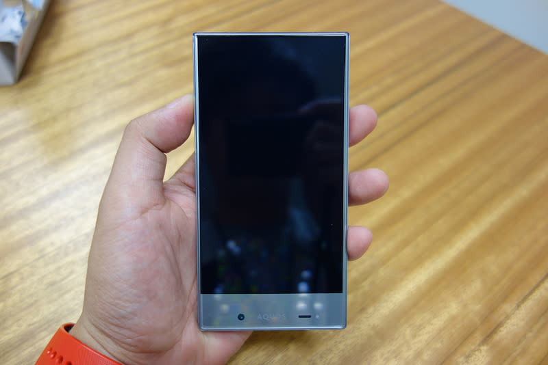 無邊框手機 Sharp AQUOS Crystal 遲來的開箱