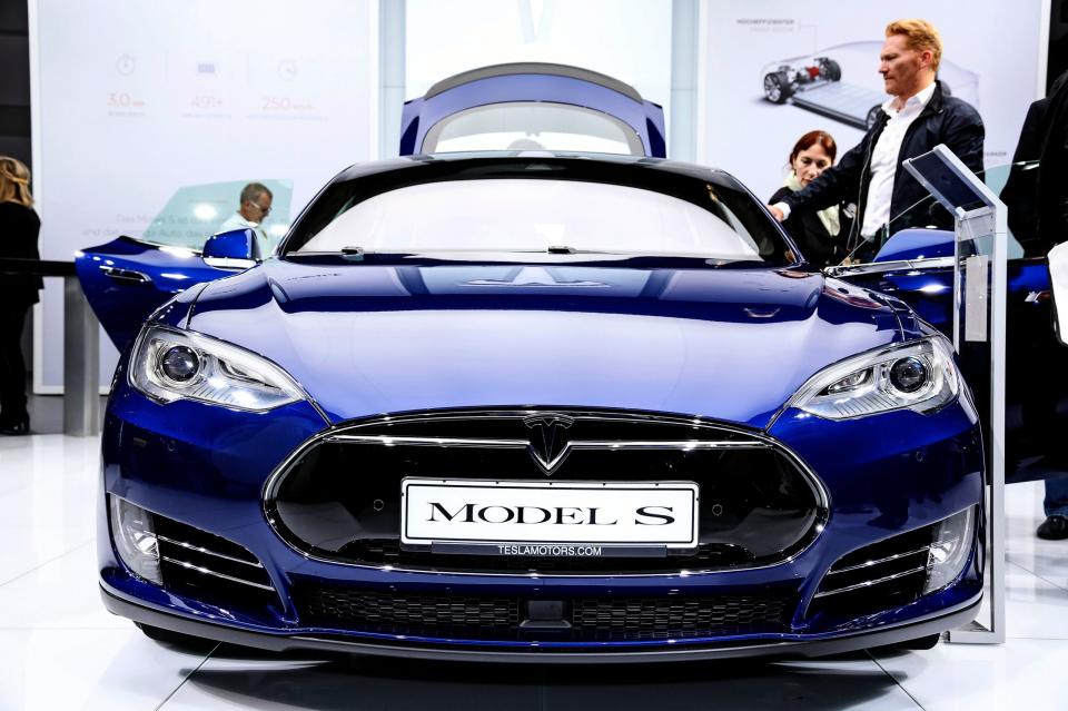 Tesla Model S auf der Internationalen Automobil-Ausstellung 2015