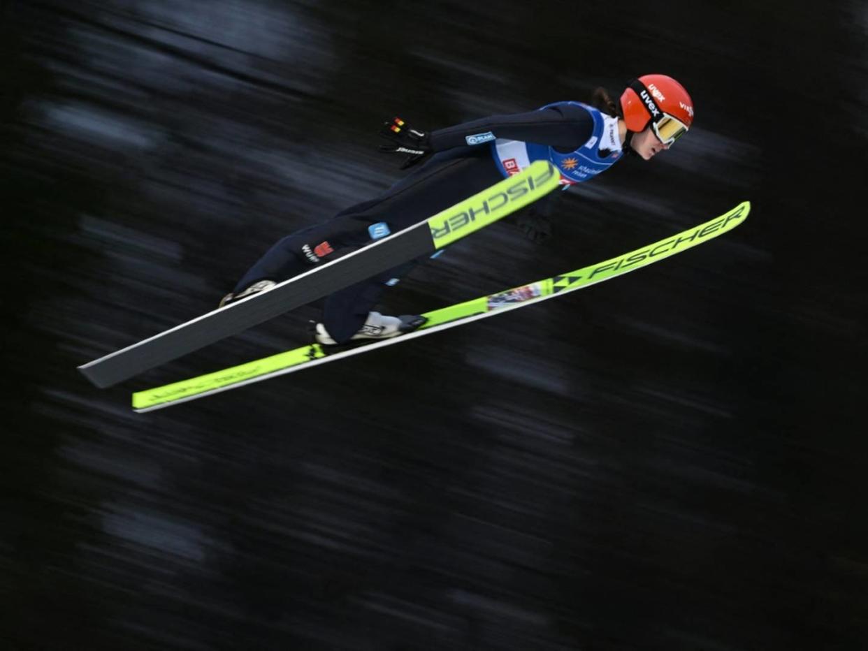 Skispringen: Deutsches Mixed-Team auf Rang drei