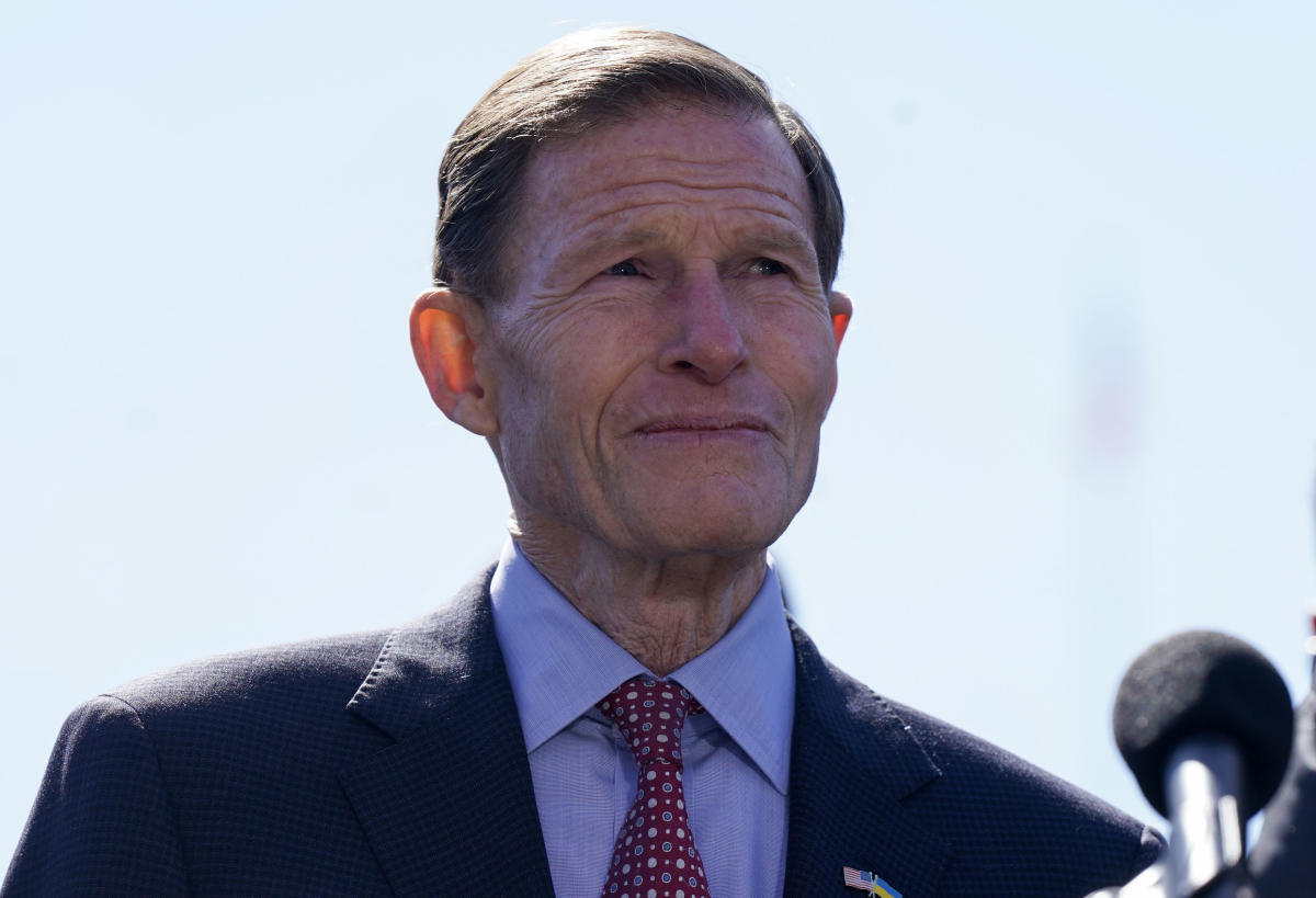 Sen. Richard Blumenthal reportedly fractures femur at UConn’s championship parade