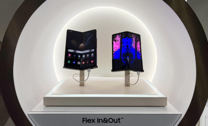 Une Photo Du Flex In &Amp; De Samsung;  Concept De Téléphone.