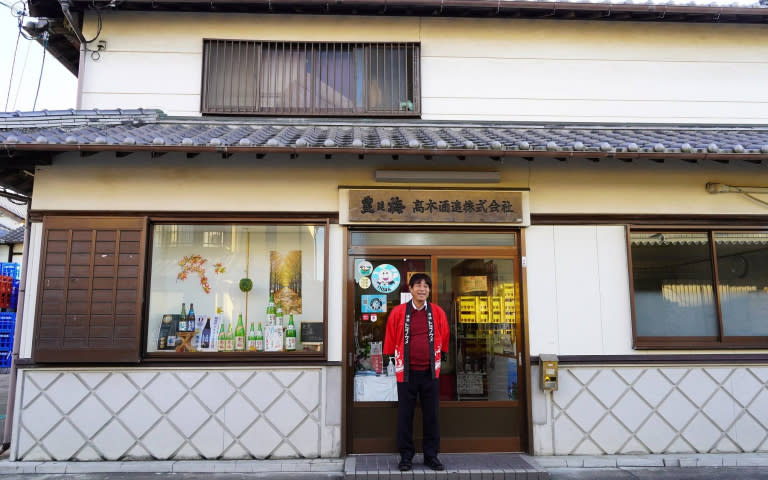 高木酒造第五代社長高木直之（如圖）著重以在地原料釀酒，其子高木一步目前已是杜氏（釀酒團隊管理者），並著手設計新的形象識別，希望讓酒造更為人熟知。（圖／魏妤靜攝）