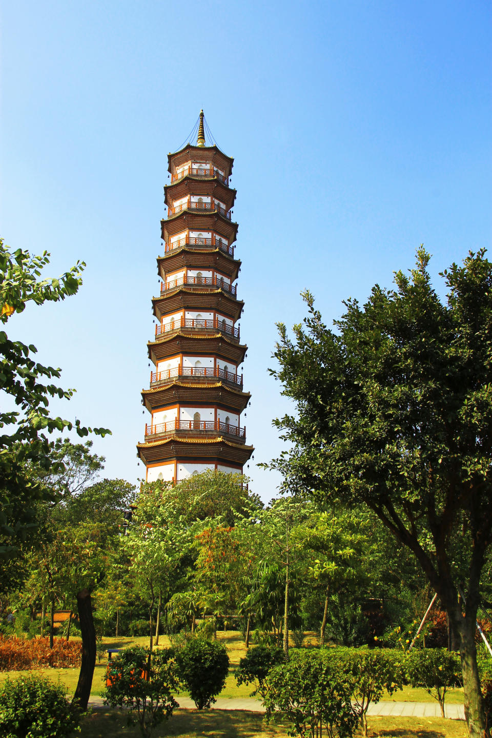 Flower Pagoda of Temple of the Six Banyan Trees. (Photo: Gettyimages)